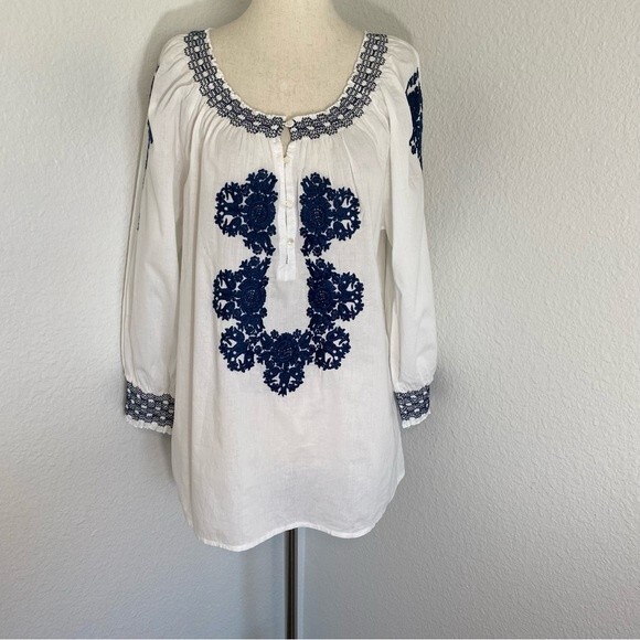 Karen Kane White Navy Peasant Style Embroidery Crochet Boho Flowy Top SZ L - Picture 1 of 11